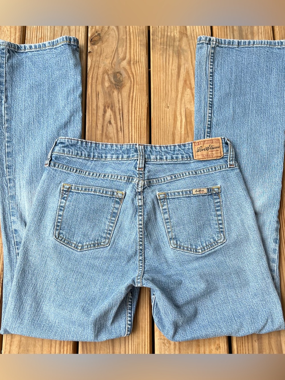 Levi's Mid Rise Boot Cut Jeans - Picture 5 of 6